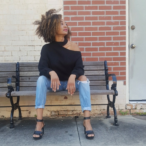 Peek a Boo Sweater - Picture 4 of 8